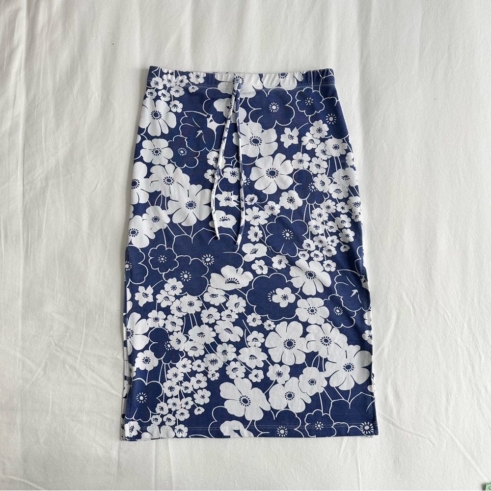 navy floral midi skirt🤍
